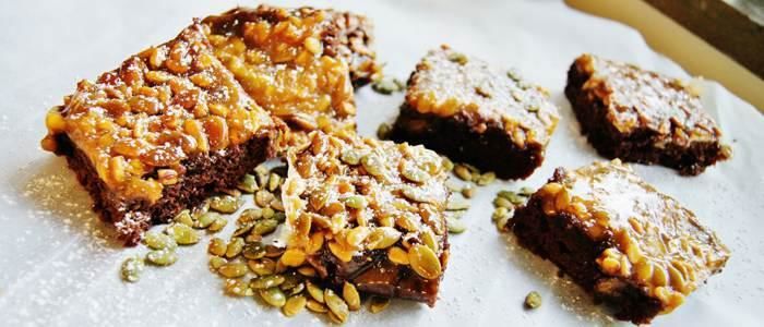 Chokladkaka med knäckigt frötäcke