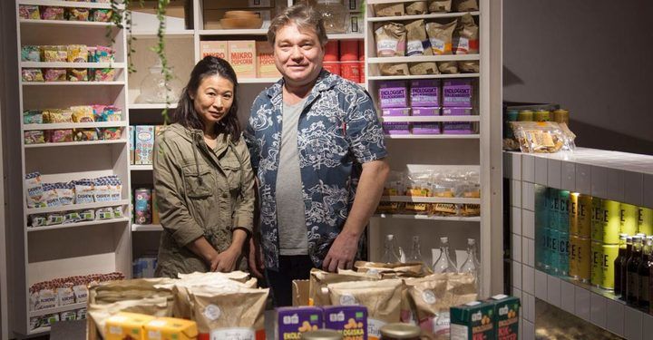 Carol och Per Ågren har öppnat butiken Moreganic där de säljer svenska kravmärkta varor - mitt i Hong Kong. Foto: KRAV