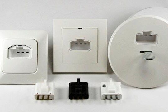 Nya uttag och stickproppar för taklampor, så kallade DCL-don, vilket står för Devices for Connection oc Luminaires.