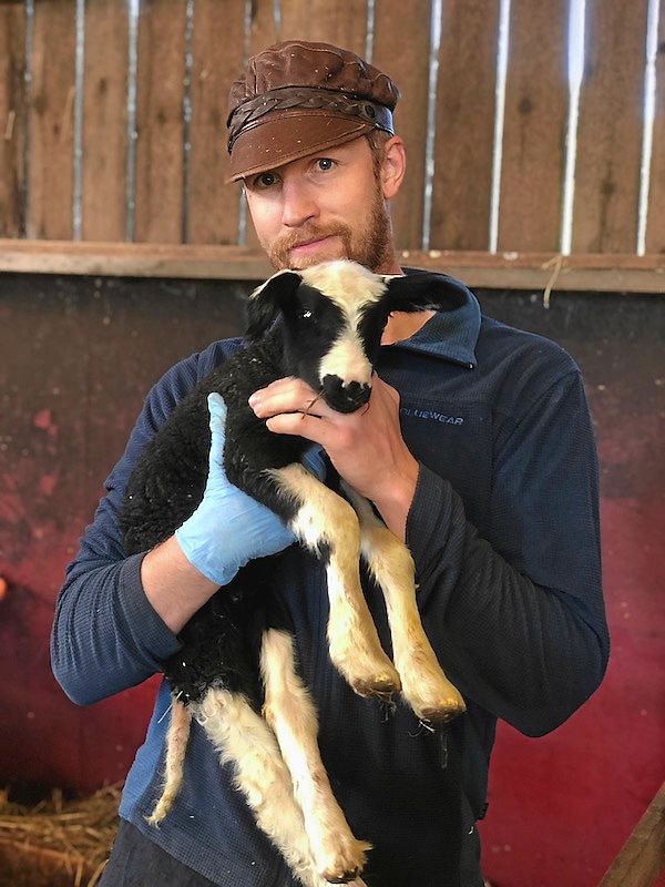 Fårbonden Christoffer Lindahl är en av kandidaterna till lyssnarnas Sommarvärd.