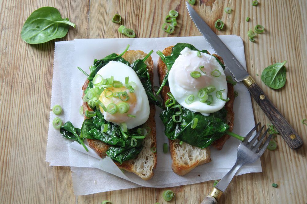 Spenatmacka med ägg, tala om perfekt mellanmål! Foto: Katarina Ekeström.