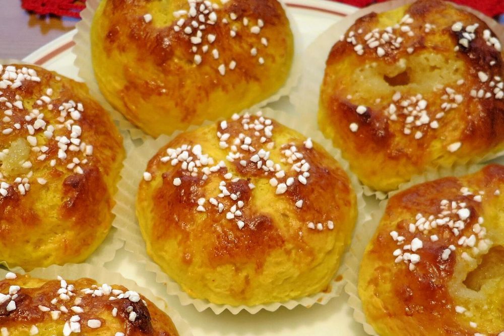 Gula och goda, saffransbullar förgyller vår dag.