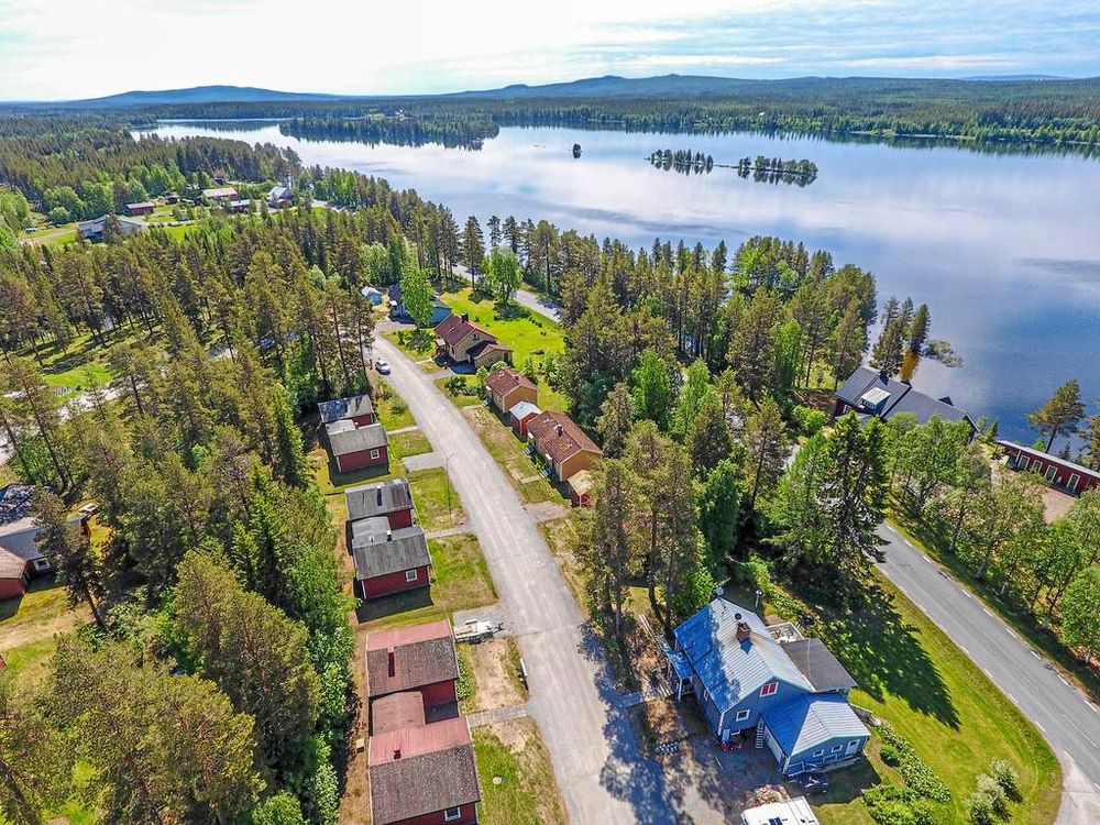 Ringvägen i Blattnicksele är till salu för knappt en halv miljon kronor.