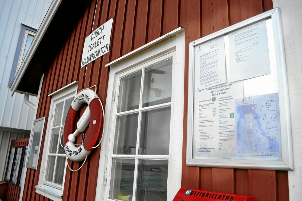 På anslagstavlan i Grundsund satt en skiss på hur en bryggled till Skäddhålan skulle kunna se ut. Det var starten på ett flerårigt projekt för Skäddhålans vänner.