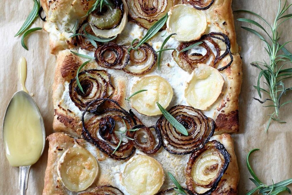 Lökflan med chèvre