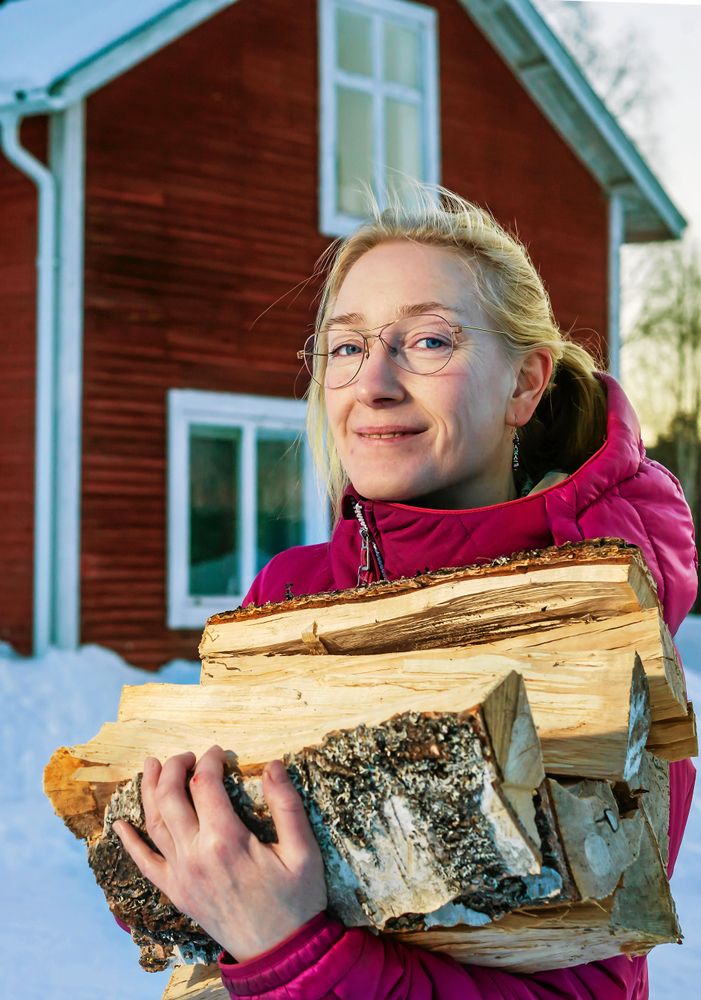 Linda-Marie Nordberg är inne på sitt fjärde år utan el och vatten i torpet och stortrivs med det.