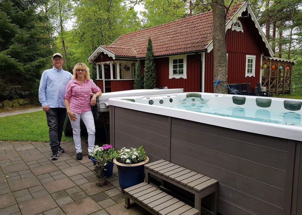 Bubbelpoolen ingår i stugan som Ulf och Åsa Erlandsson hyr ut. Nu klassas den som miljöfarlig verksamhet av Mark- och miljööverdomstolen.