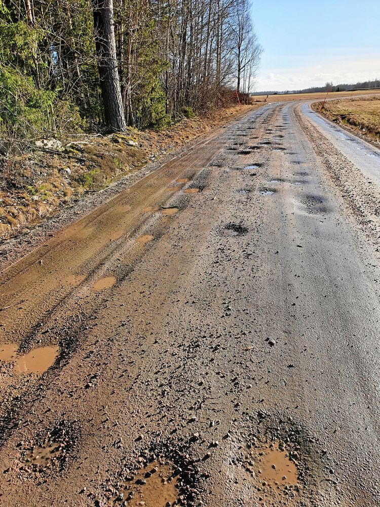 Länsväg 598 i Kristinehamns kommun, som bland annat går till byn Väglösa.
