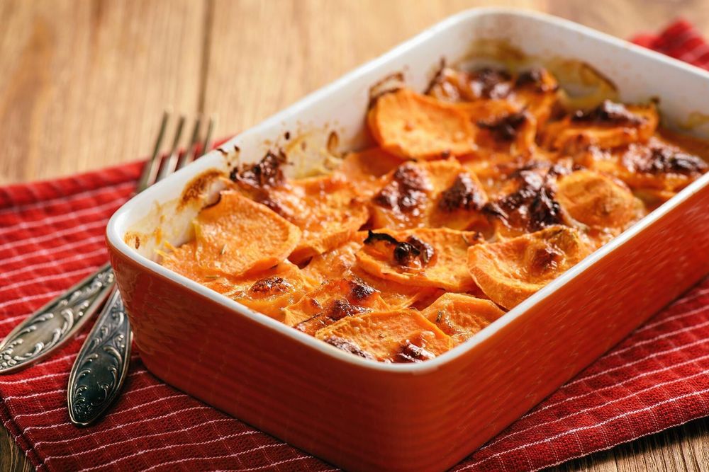 Sötpotatisgratäng med chili och vitlök.