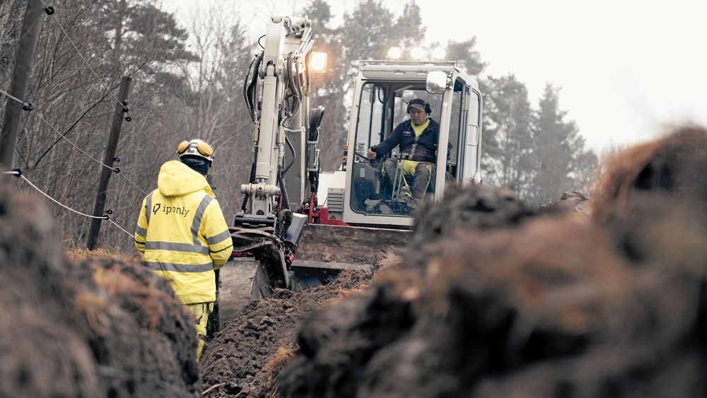 Utbyggnaden av fiberanslutning på landsbygden fortsätter att dra ut på tiden.