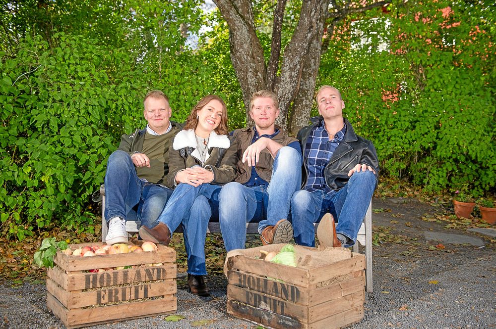 Bebislycka i Bonde söker fru nu väntar fyra bondepar smått! Land