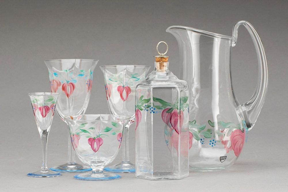 ”Maja”, Orrefors. 28 glasservisdelar. Formgivare: Eva Englund. Från 1900-talets andra hälft. Slutpris: 5 000 kronor.