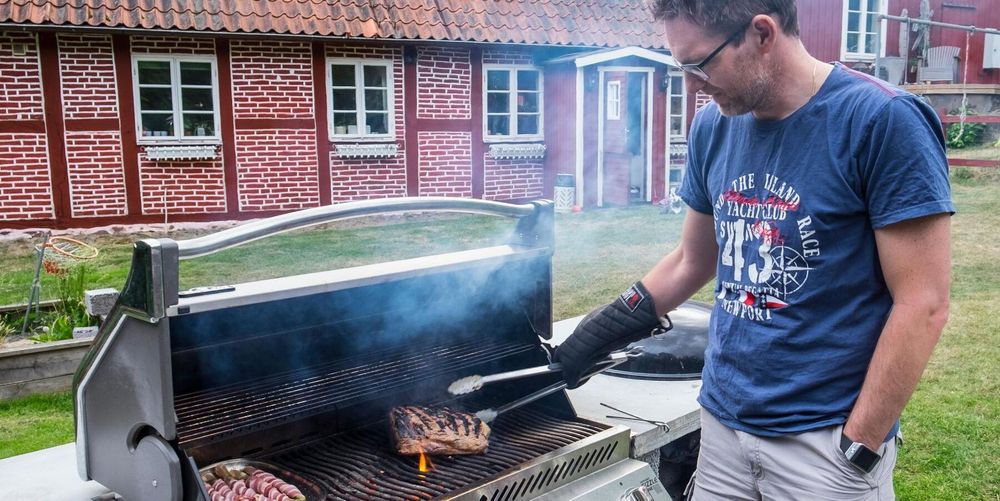 MSB:s rekommendation om totalt eldningsförbud är borttagen, men brandrisken är fortfarande mycket stor. Vill du grilla, gå in på din kommuns hemsida och se vad som gäller. Foto: IBL