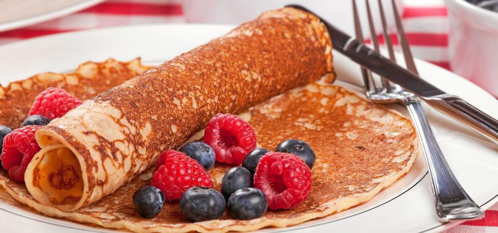 Pannkakor på tallrik.