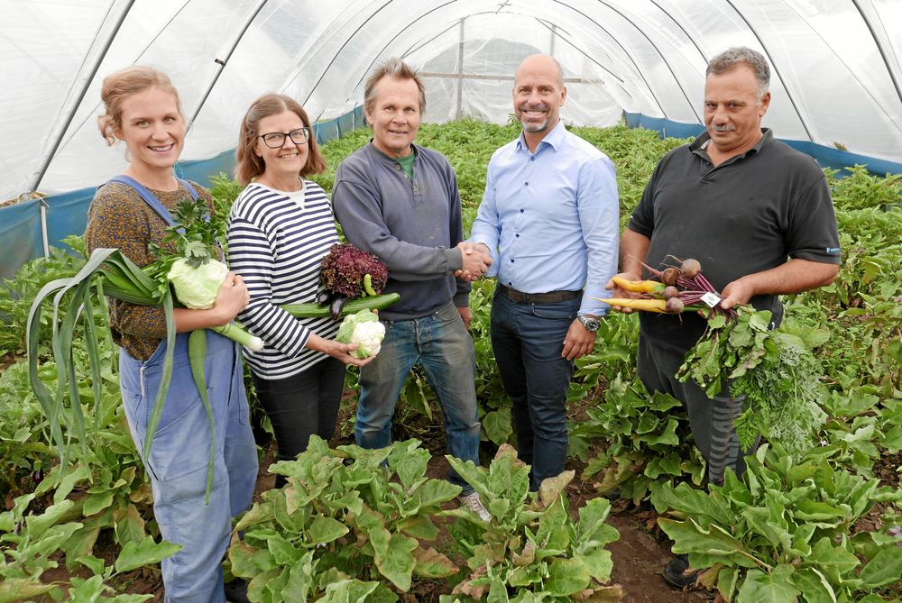 Odlarna Linnea Öjes, Marica Möller, Olle Göransson, Tarek Hamisch och Coop Värmlands vd, Tomas Sjölander, (tvåa från höger) är alla delägare i Torfolk & Vänner.