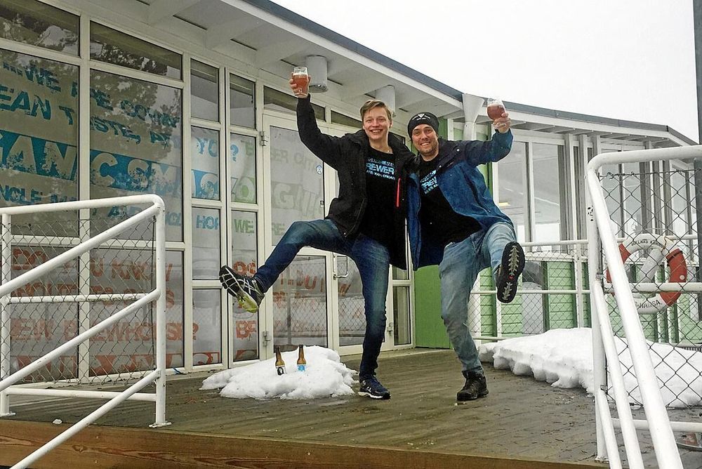 Bröderna Dennis och Anders Malmberg satsar på öl, mat och evenemang när de tar över Folkets Park i Bollnäs.