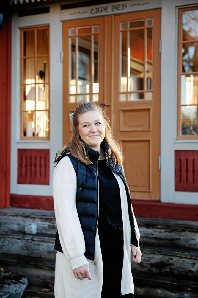 Kristin Halvarsson, 27 år, köpte sin gård för fyra år sedan och driver den på egen hand.