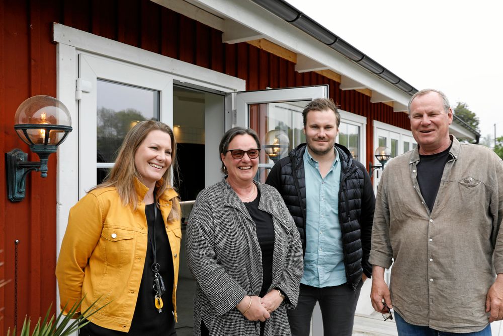 Emelie och Fredrik Berg driver Astensmåla Mat & Vingård tillsammans med sina föräldrar Helene och Pelle Berg.