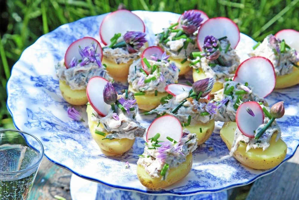 Variera skagenröran med rökt makrill.