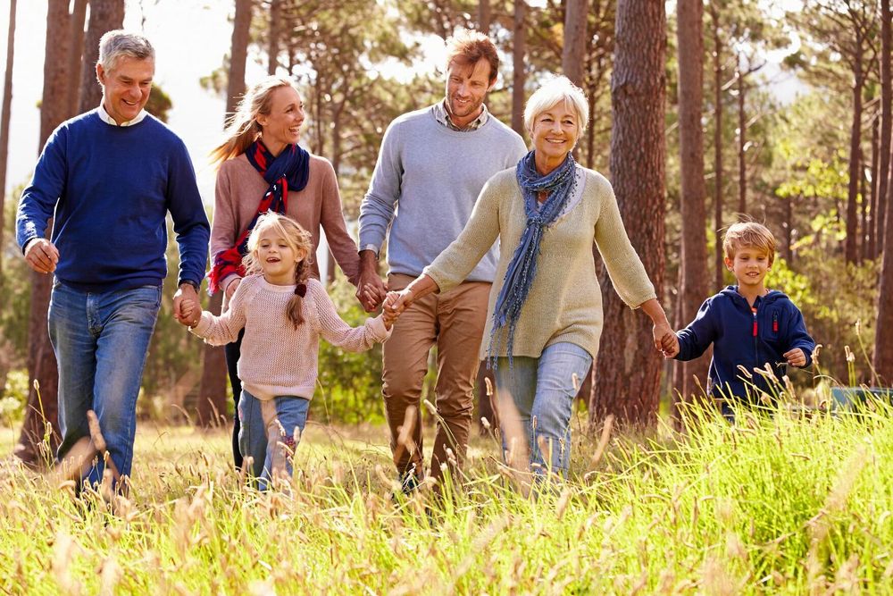 Barn, barnbarn, farmor, farfar. Dra ihop ett härligt promenadgäng och gå Landgången 2022.
