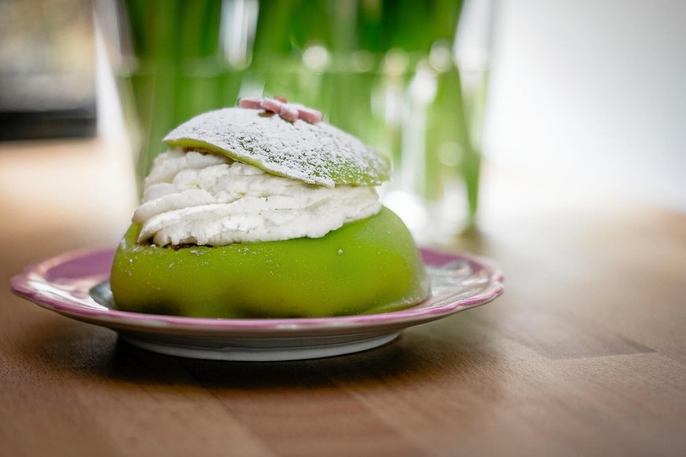 Prinsessbakelser och semlor är sockersöta skapelser.