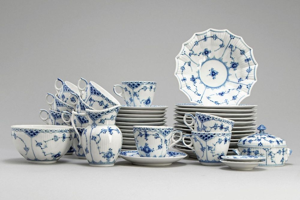 ”Musselmalet”, Royal Copenhagen. 30 delar, 1900-tal. Slutpris: 5 800 kronor.