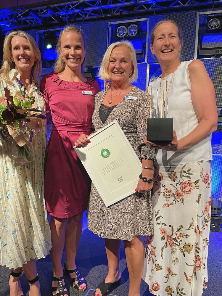 Vinnare av Livsmedelspriset 2022. Från höger: Evelyn Berkeley, Ulrika Norvell, Lotta Hovhammar och Ulrika Ekström - alla jobbar på Svenskmärkning.