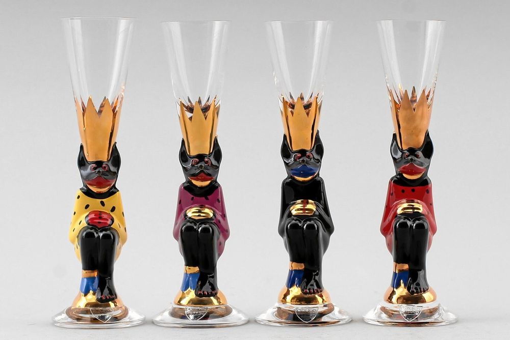 ”Nobel”, Orrefors. 4 stycken snapsglas. Formgivare: Gunnar Cyrén. Sent 1900-tal. Slutpris: 4 000 kronor.
