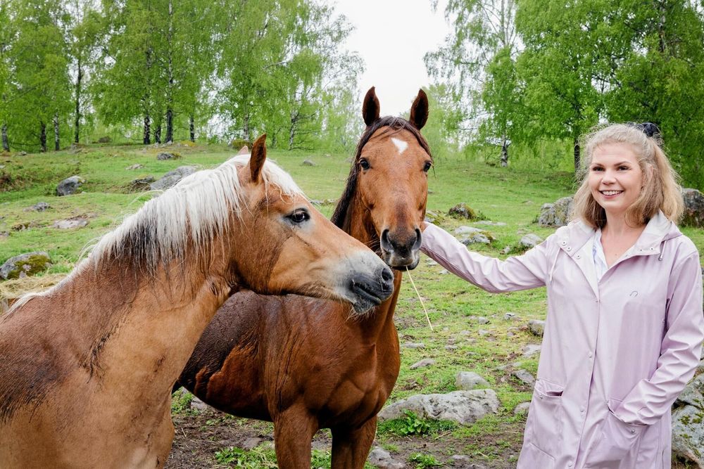 Hästarna på gården har gett Oliva lugn och trygghet när tillvaron har känts kaotisk.