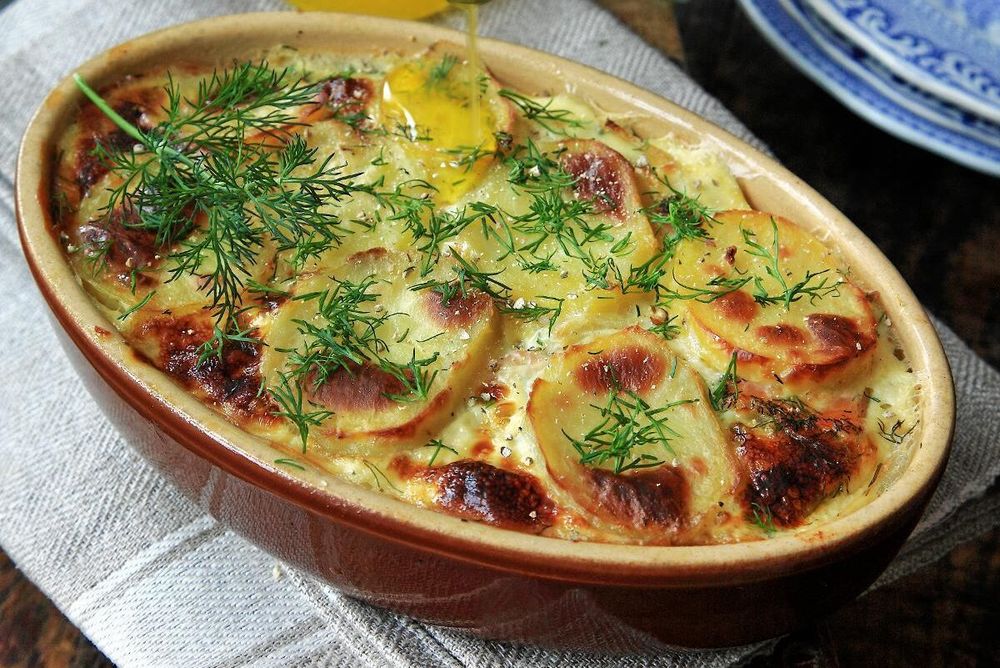 Laxpudding med skirat citronsmör.