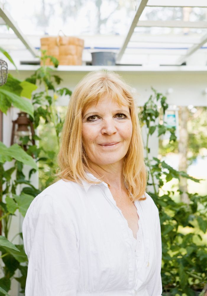 Annemarie Westerholm byggde ett litet växthus av återvunnet material.