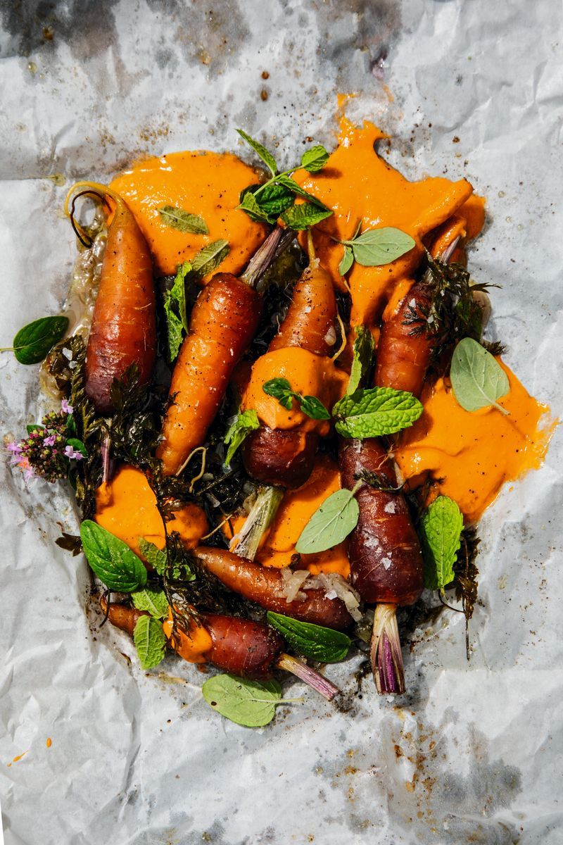 Bakade morötter med tomatsås