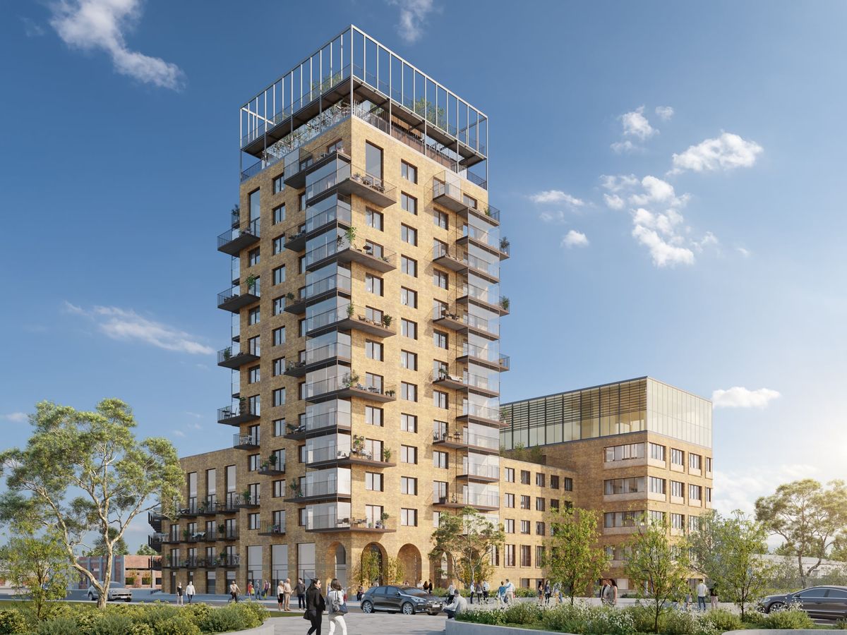 Hanna Tower, modern gulbrun flerbostadsbyggnad med balkonger mot blå himmel och grönska