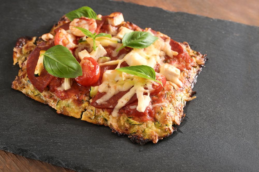 Pizza gjord på zucchini.