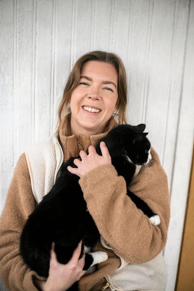 31-åriga Olivia har fullt upp i vardagen med tre små barn, ett småbruk och det alltmer framgångsrika mejeriet.