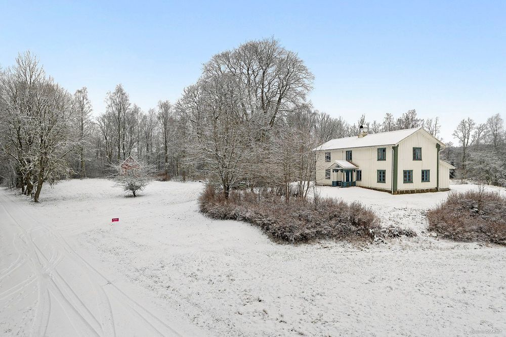 En drömlik villa på Strömma 108 är till salu.