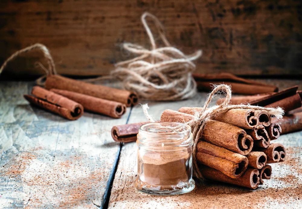 Kanel är en av ingredienserna i pepparkakskrydda som du lätt kan göra själv.