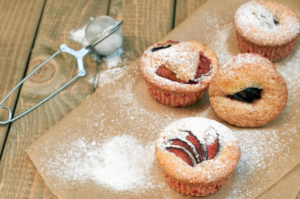 Ljuvliga muffins med plommonfyllning