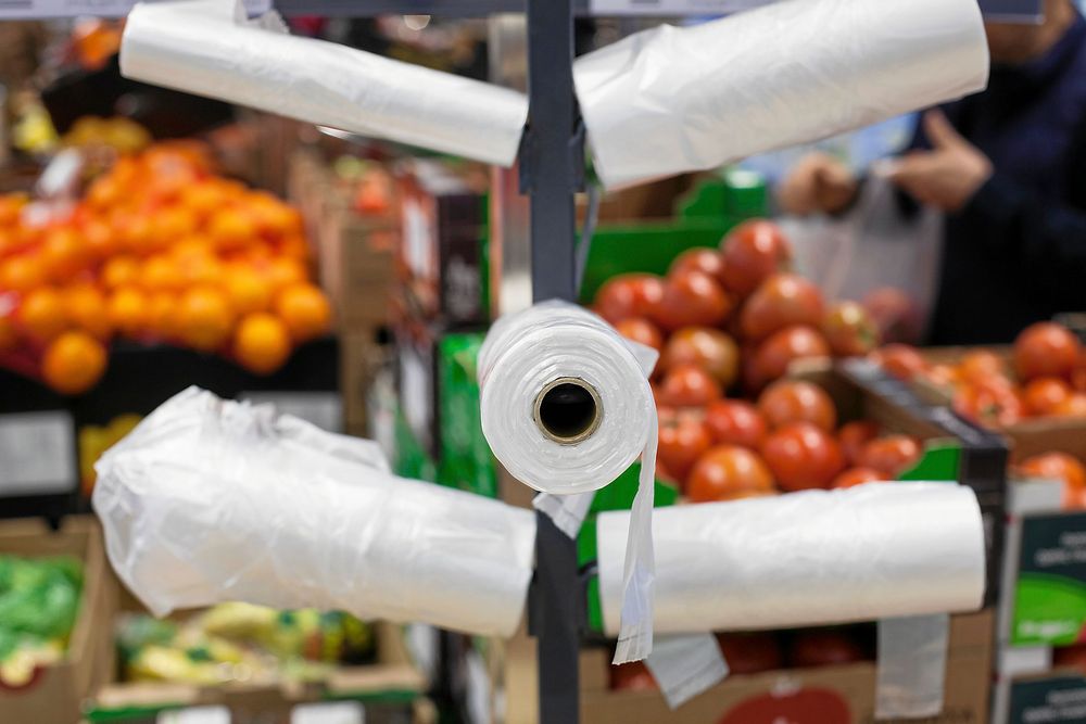 Även små, tunna frukt- och gröntpåsar beskattas – med 30 öre styck.