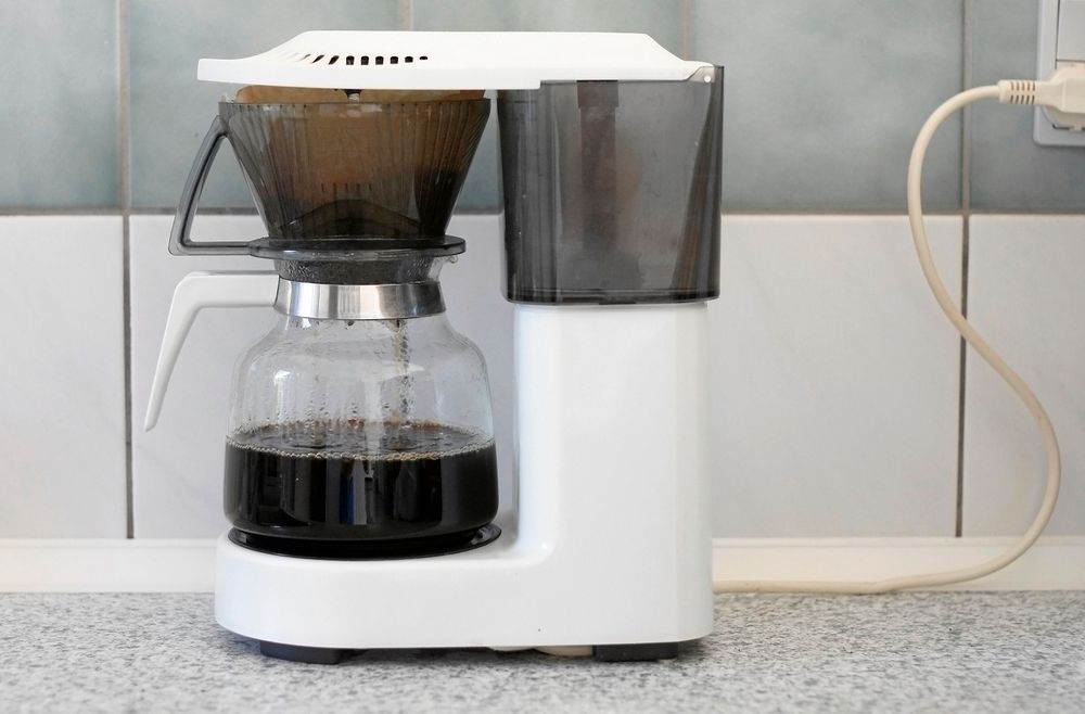 Kaffebryggaren är fuktig och varm – ett perfekt klimat för bakterier och svamp.