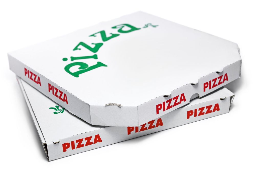 Trots att pizzakartongen är fet kan den oftast sorteras som en pappersförpackning.