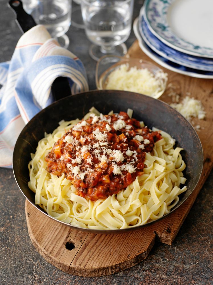 Panna med pasta bolognese på belugalinser.