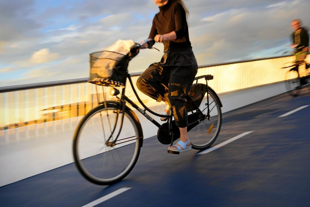 De kortaste bilresorna ger högst koldioxidutsläpp. Fundera på om du kan ta cykeln i stället!