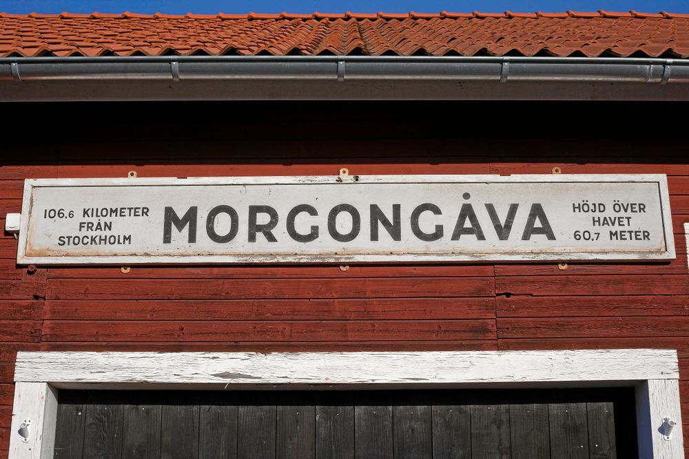 Stationsskylt på Morgongåvas järnvägsstation