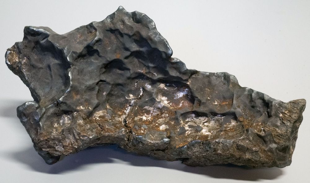 Meteoriten som lämnades in till Rikshistoriska museet väger 14 kilo.