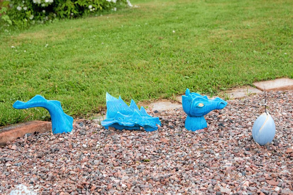 DRAKSÅDD. Är drakarna på väg att etablera sig i trädgårdarna kring Siljan? Den här dök upp i Silva Thorsdotters trädgård i Siljansnäs.