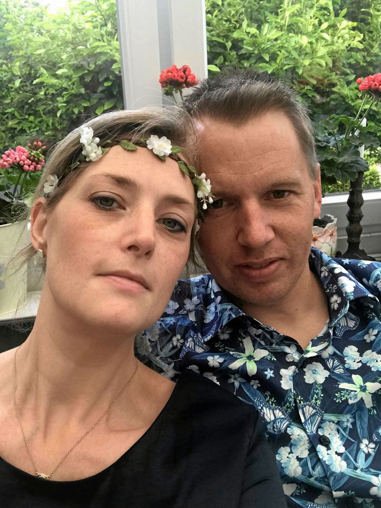 Rebecka Gustavsson och hennes man Urban älskar sitt hus på landet – om det inte vore för alla tvestjärtar.