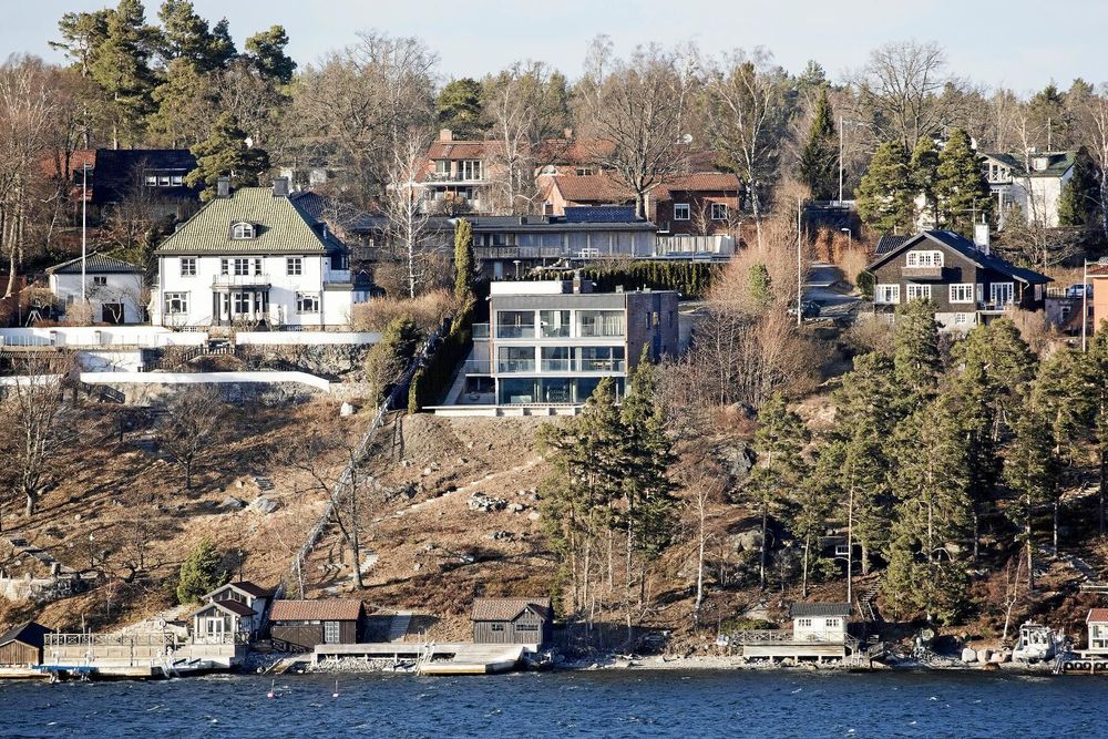 År 2017 var Allra-profilen Alexander Ernstbergers villa på Lidingö Sveriges dyraste hus – 253 kvm för 50 miljoner kronor.