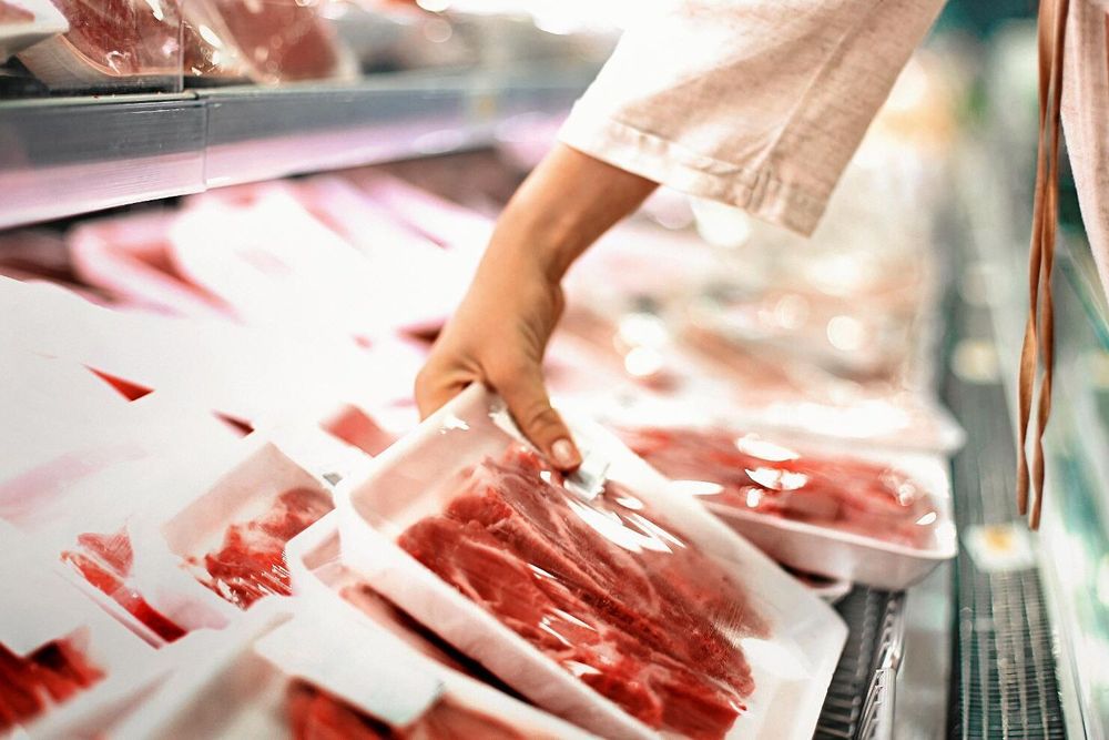 Två av tre kvinnor har minskat sin köttkonsumtion, visar en färsk undersökning.