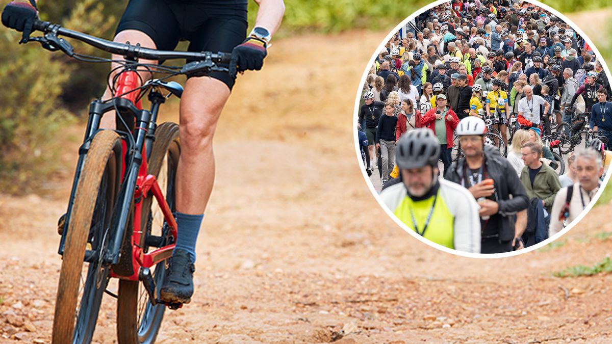 Cyklist på grusväg och stor folksamling i separat cirkelbild